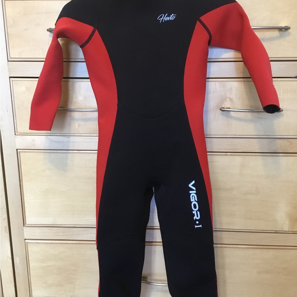 Wetsuit size 8. Hevto. Long sleeve long, pant length.